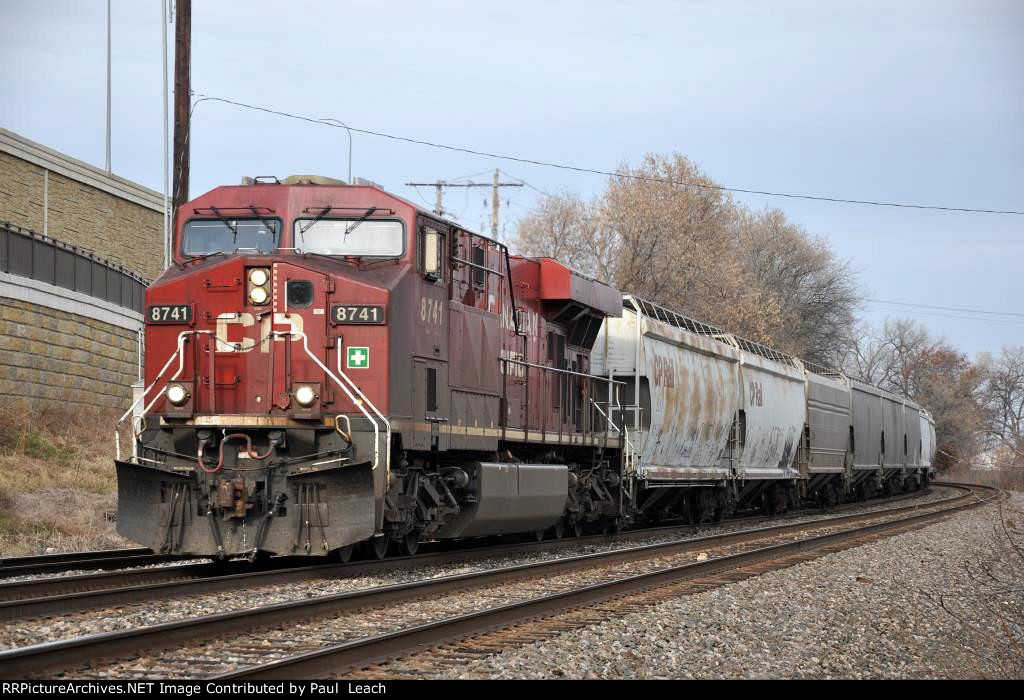 Eastbound manifest eases down the siding